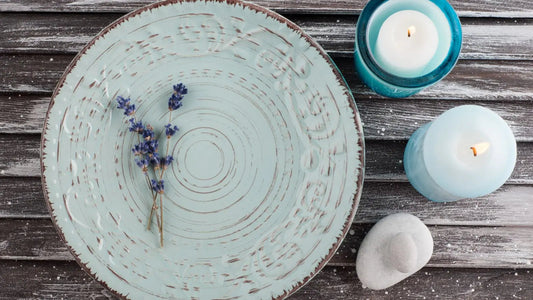 Une table décorée pour les noces de porcelaine