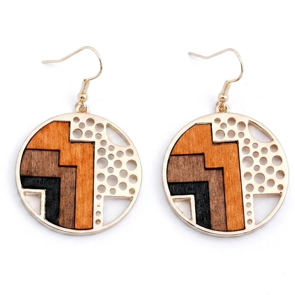 Boucle d'oreille en bois femme modèle Écorce sur fond blanc