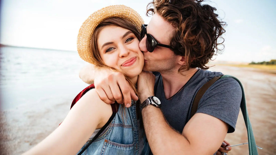 un couple en voyage pour leur 6 ans de mariage