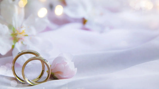 2 bagues en or en cadeau de 1 an de mariage