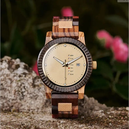 Montre en bois vue de face