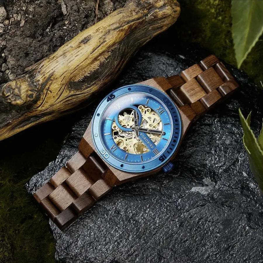 Montre en bois automatique à plat vue de dessus