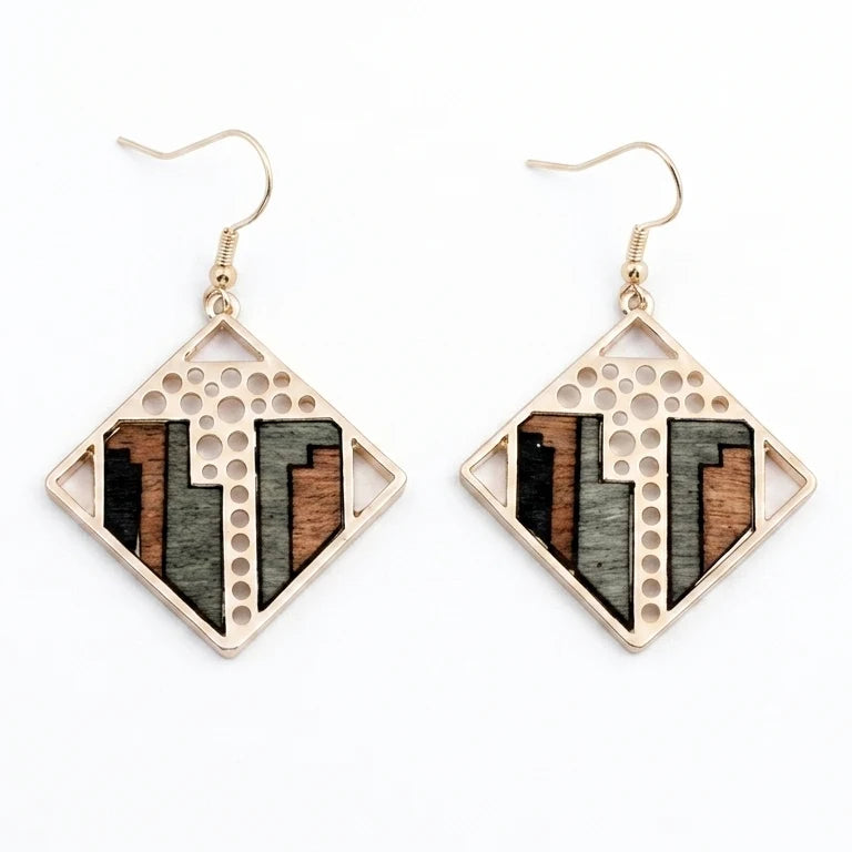Boucle d'oreille en bois Femme Aurore — fond blanc