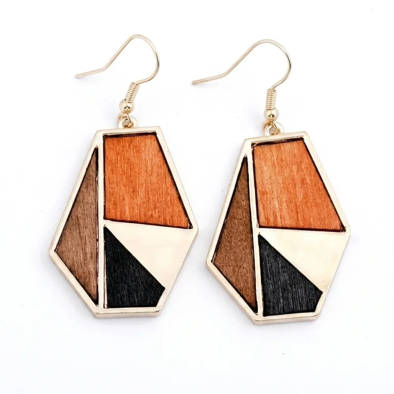 Boucle d'oreille en bois femme modèle Pétale sur fond blanc